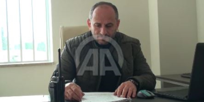 ��te 'telsiz' dinleyen polis memuru, evde de 'horoz sesi' dinliyor