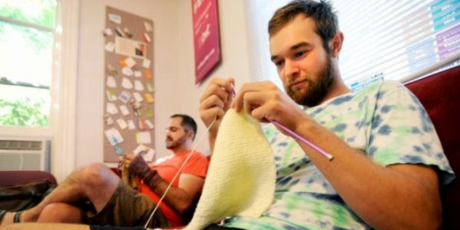 Kazak �ren erkekler alzaym�ra meydan okuyor