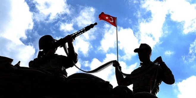 Mehmetçik'in kıyafet ve teçhizatına yerli analiz