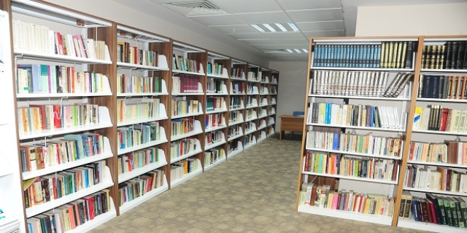 'Kitabın kokusunu hissetmek lazım'