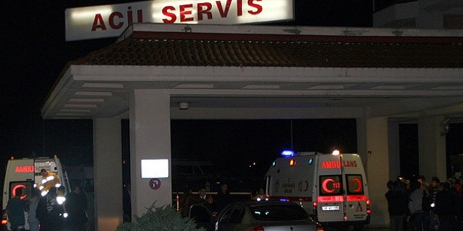 Hakkari'de minibüs devrildi: 11 yaralı