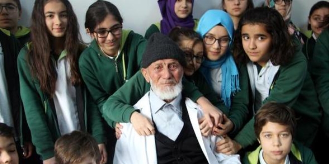 Yakup dede, öğrenicilerin ilgi odağı oldu