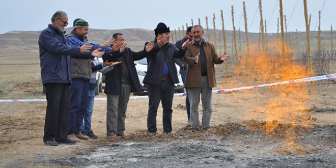 Su ararken doğalgaz buldu