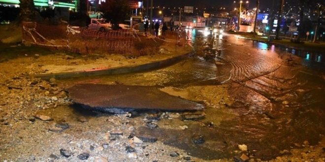 Bodrum'da su borusu patladı, ortalık savaş alanına döndü