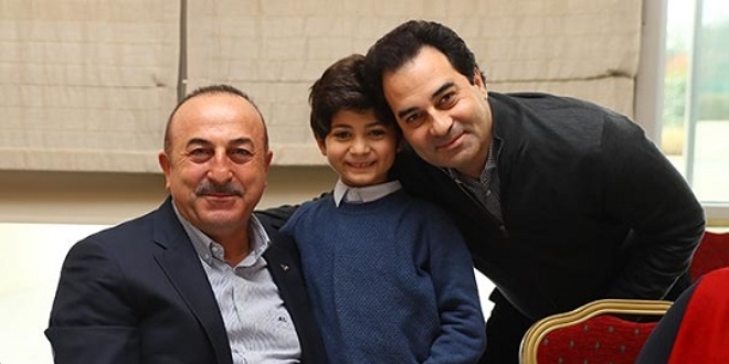 �avu�o�lu, Sultan Abd�lhamid'in torunlar�yla bulu�tu