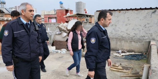 Çatıdan gelen çığlık sesleri polisi alarma geçirdi