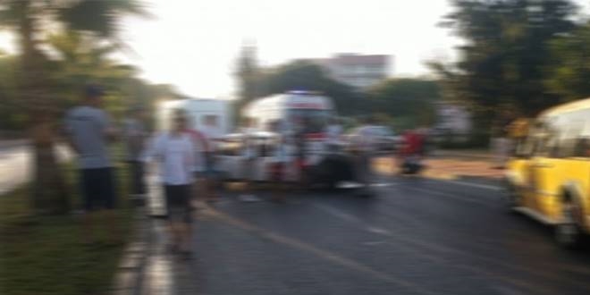 Otomobil ref�je �arpt�: 1 �l�, 2 yaral�