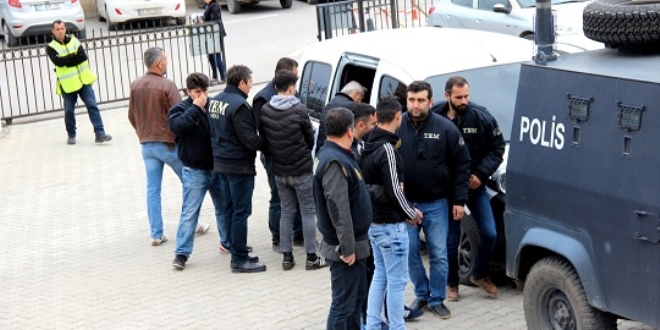 Hatay'da sosyal medyadan terör propagandasına 5 tutuklama