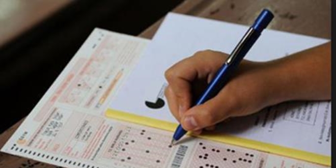Ehliyet sınavına kendilerine yerine başkalarını soktular