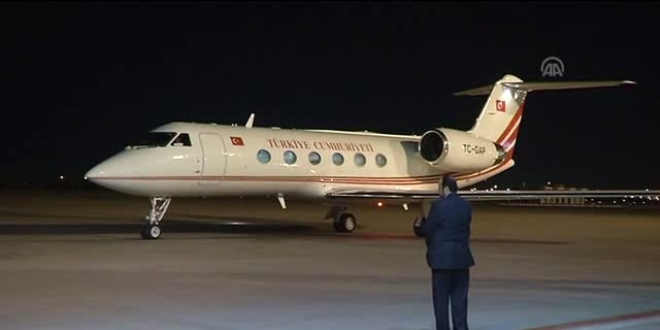 Çavuşoğlu, Kuveyt'te Türk işçilerle yemek yedi