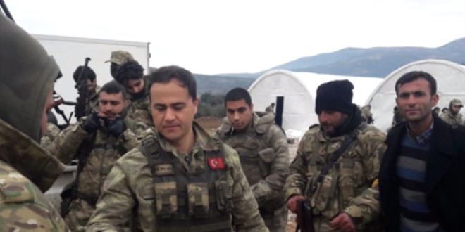 Tr ofr, maann yarsn Afrin'deki Trk askerine balad