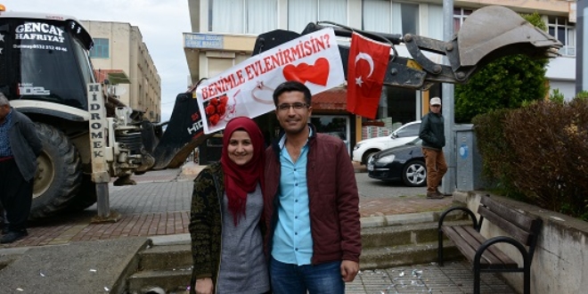 İş makinesiyle evlilik teklifi