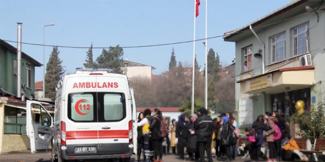 Aksaray'da 16 öğrenci zehirlenme şüphesi ile hastaneye kaldırıldı