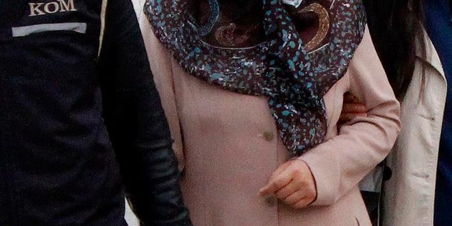 Eski polislerin eşlerine FETÖ'den gözaltı