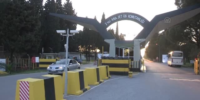 İzmir Çiğli'de eğitim uçağı düştü: 2 şehit