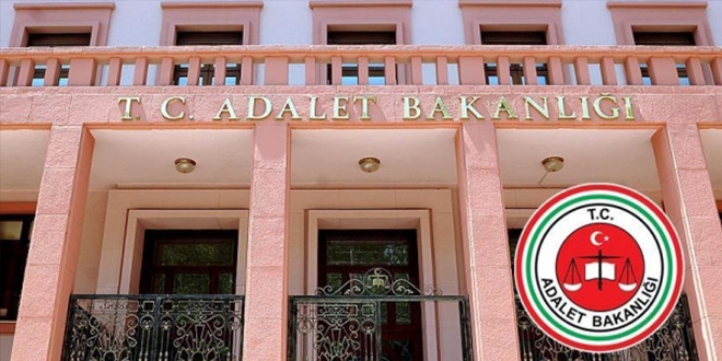 Adalet Bakanl���ndan mahkemeye yanl�� san���n getirilmesine soru�turma