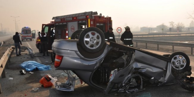 Ayd�n'da otomobil bariyerlere �arpt�: 1 �l�