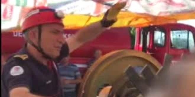 Yem karma makinesine düşen çiftçi hayatını kaybetti