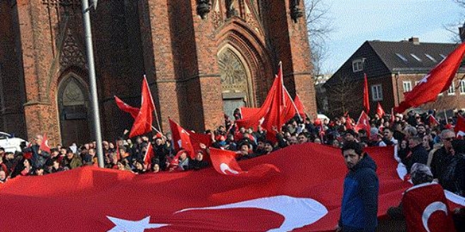 Almanya'da TSK'ya dev destek mitingi