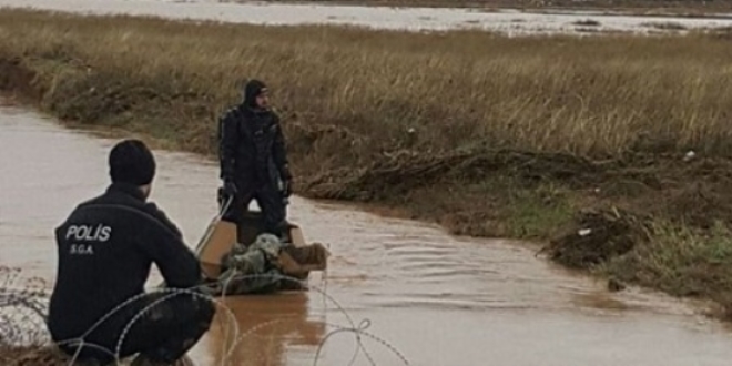 Zırhlı araç sele kapıldı: 2 asker kayıp