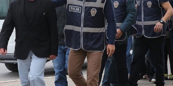 'Valiyim' deyip iş adamlarını dolandıran 5 kişi tutuklandı