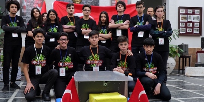 Liseli gençler 'defans' robotu ile Türkiye'yi Çin'de temsil edecek