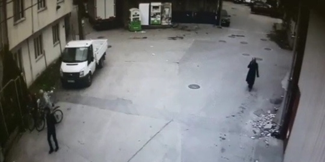 Kapkaççı kıyafet kumbarasındaki parmak izinden yakalandı