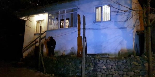 Görücü evinde 3 kişiyi öldürdü, sosyal medyadan paylaştı