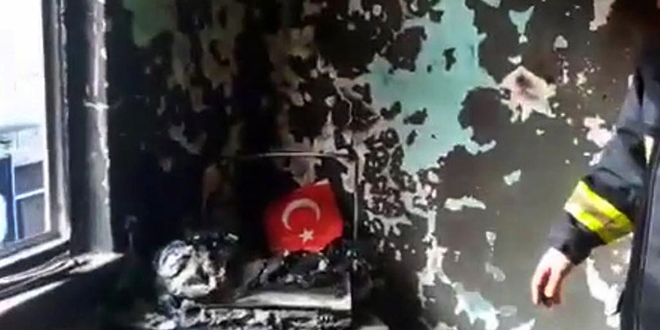 Yangında eşya kül oldu, Türk bayrağı yanmadı