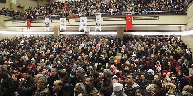 Şanlıurfa'da TOKİ izdihamı
