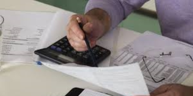 Vergi dairesi 27 TL'lik bor� i�in araca el koydu!