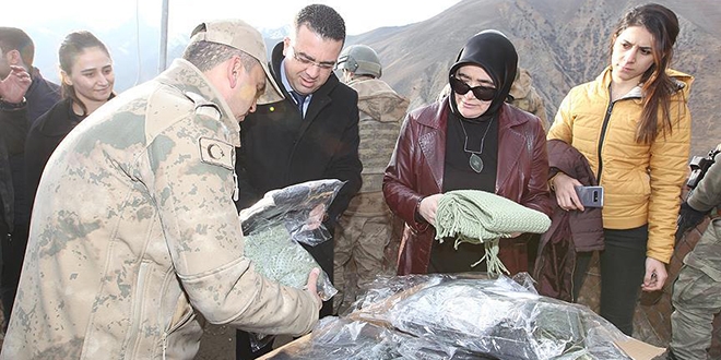 'Sıcacık yüreklerden' Mehmetçik'e anlamlı hediye