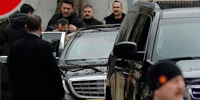 Erdoğan, konvoyunu durdurup küçük kızla sohbet etti