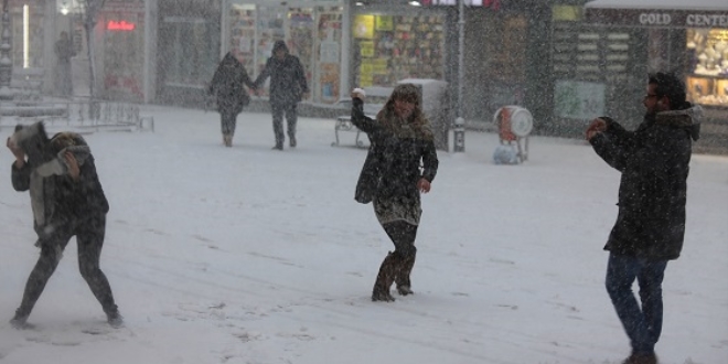 Trakya'da yoğun kar yağışı devam ediyor