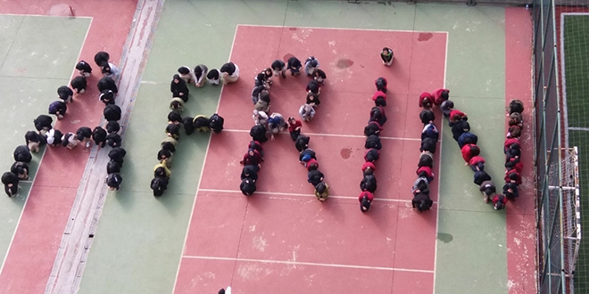 Lise rencileri Afrin iin tek yrek oldu