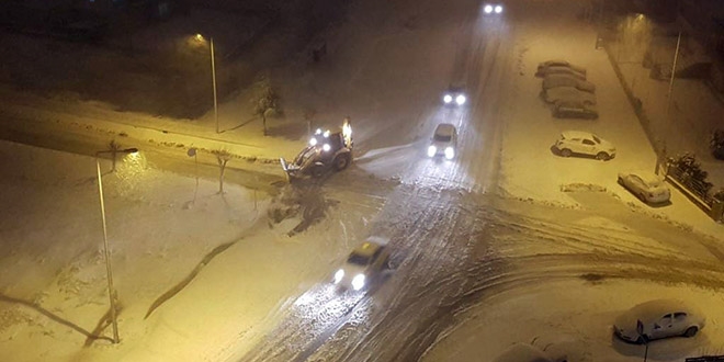 Edirne'de kar nedeniyle ulaşımda aksamalar yaşanıyor