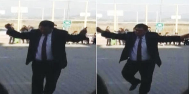 10 Kasım'da göbek atan müdüre maaş cezası