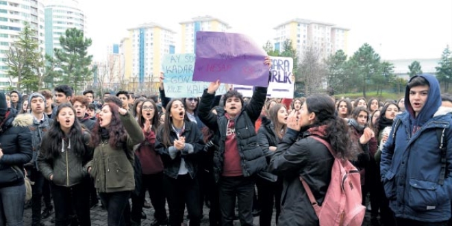 AYM: İstismarcılar, cezadan evlenerek kurtulamaz
