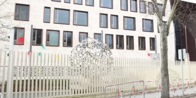 Almanya'da T�rk B�y�kel�ili�i'ne boyal� sald�r�