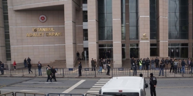 İstanbul'da 58 eski polise dokuzar yıl hapis cezası