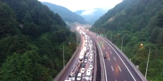 Bursa-Gemlik otoyolu trafiğe kapatıldı