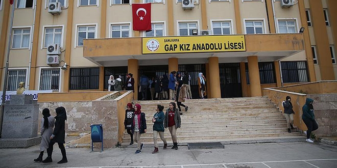 'Dürüstlük kantini'nin kasası yoksul öğrenciler için doluyor