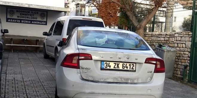 Arabasında bıraktığı 565 bin TL çalındı