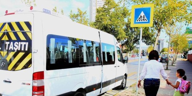 Ba�kent'te servis ara�lar�n�n eylemi trafi�i aksatt�