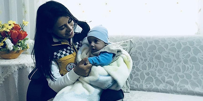 Telefon aracılığıyla müdahale bebeğin hayatını kurtardı