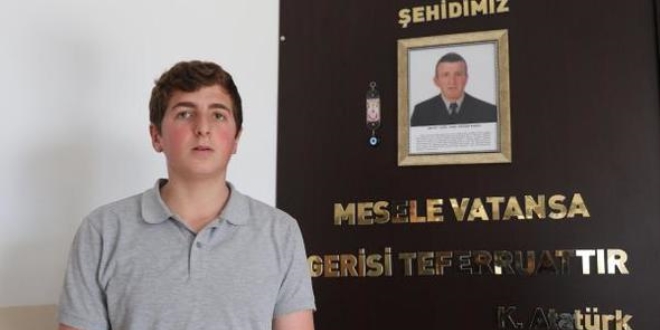 Şehit ağabeyinin adını taşıyan okulda okuyor
