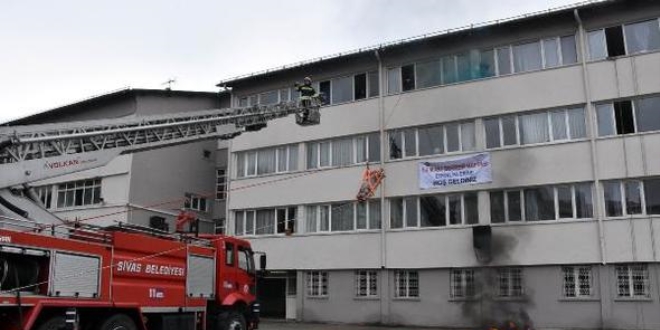 Okuldaki tatbikat gerçeğini aratmadı