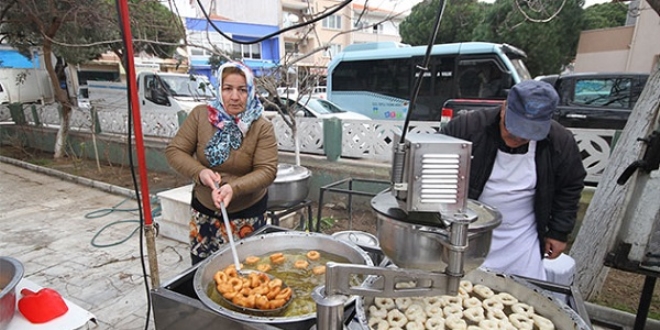 Azeri kadın Afrin şehitleri için mevlit okuttu, lokma hayrı yaptı