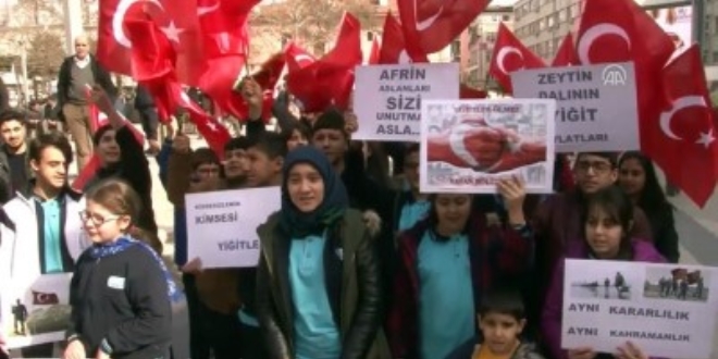 Üniversite öğrencilerinden Mehmetçik'e moral desteği