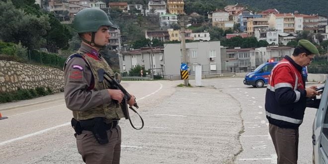 Bursa'da İl Jandarma Komutanlığı ekipleri huzur uygulaması gerçekleştirdi
